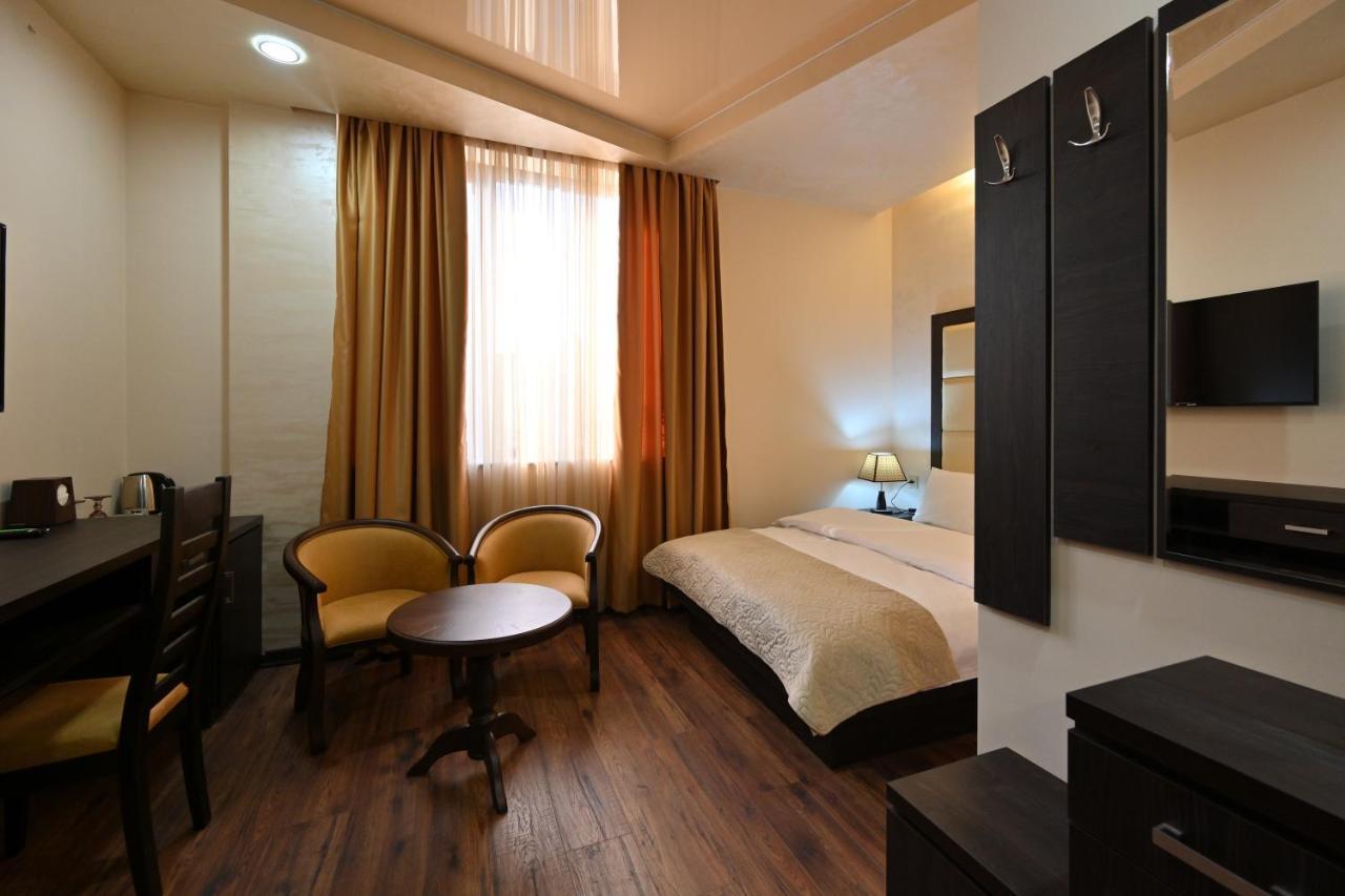 Hotel Partiez Erivan Dış mekan fotoğraf