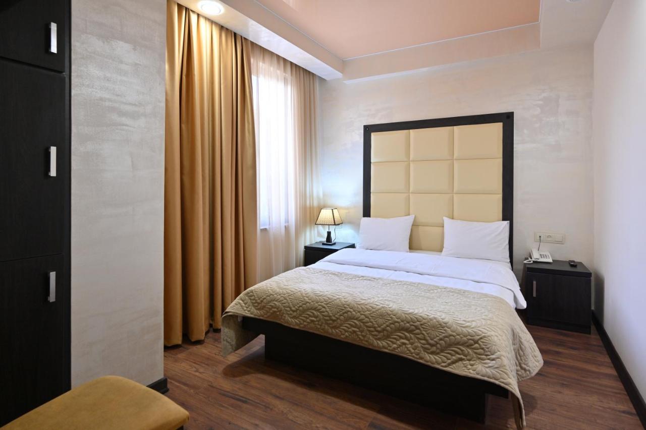 Hotel Partiez Erivan Dış mekan fotoğraf