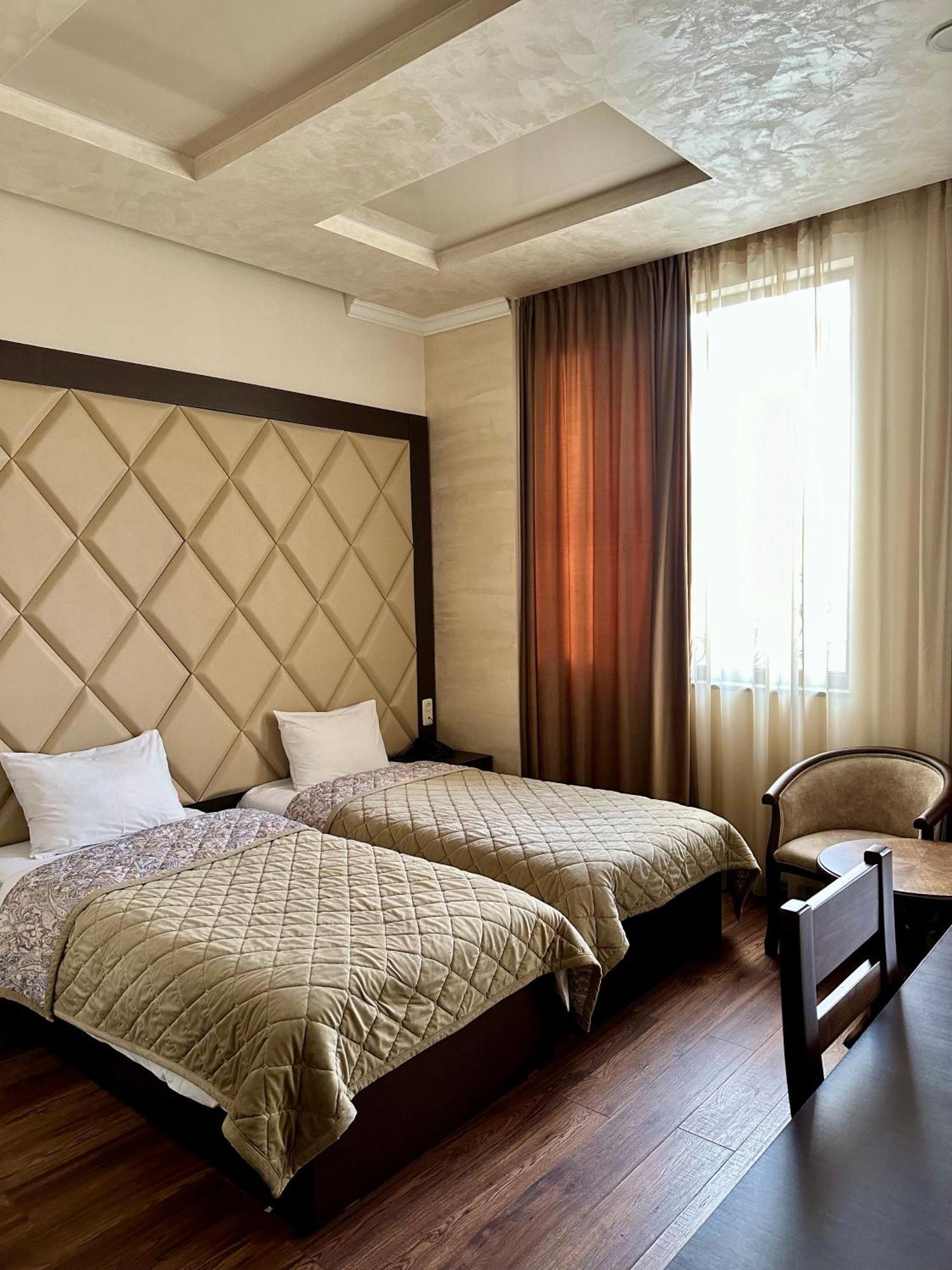 Hotel Partiez Erivan Dış mekan fotoğraf