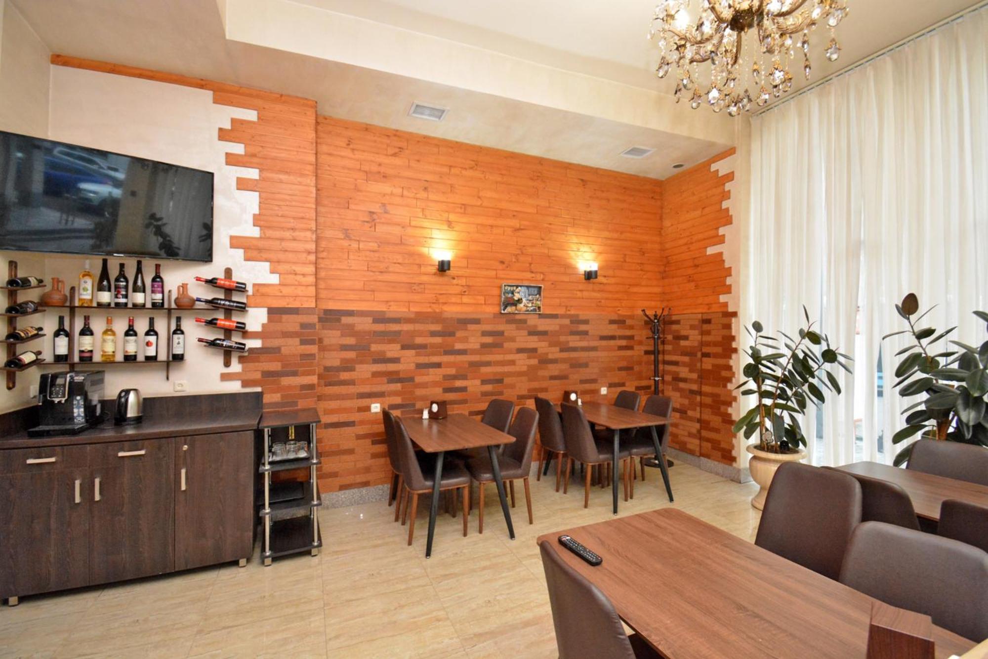 Hotel Partiez Erivan Dış mekan fotoğraf