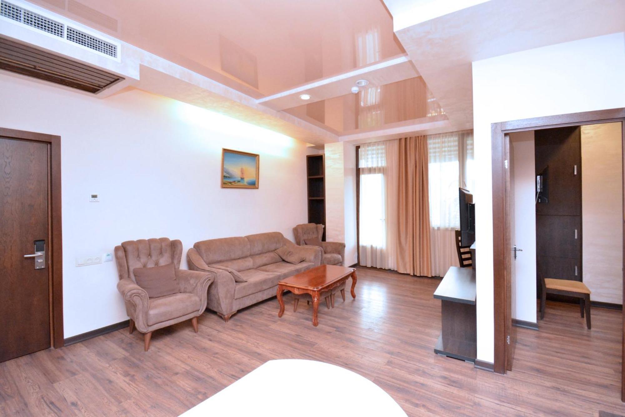 Hotel Partiez Erivan Dış mekan fotoğraf