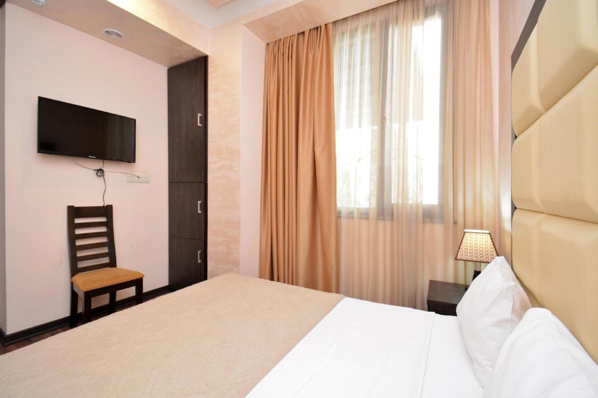 Hotel Partiez Erivan Dış mekan fotoğraf