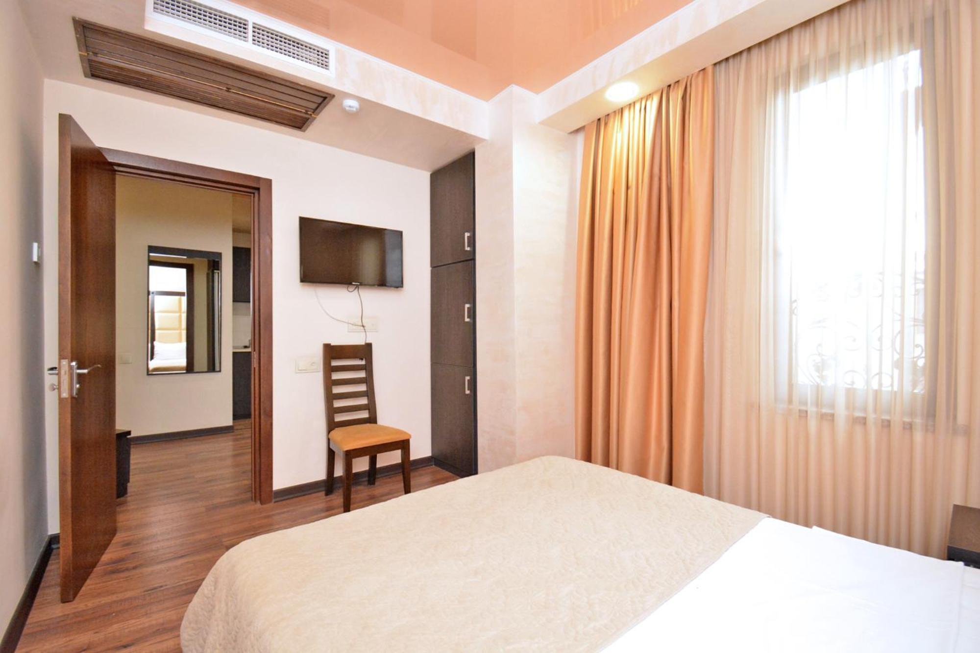 Hotel Partiez Erivan Dış mekan fotoğraf
