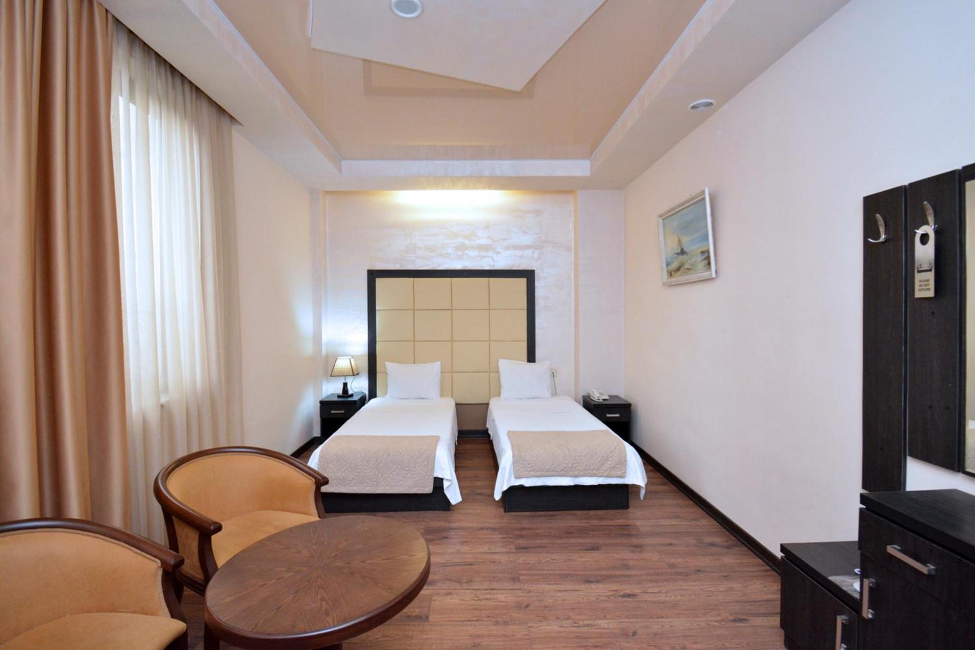Hotel Partiez Erivan Dış mekan fotoğraf