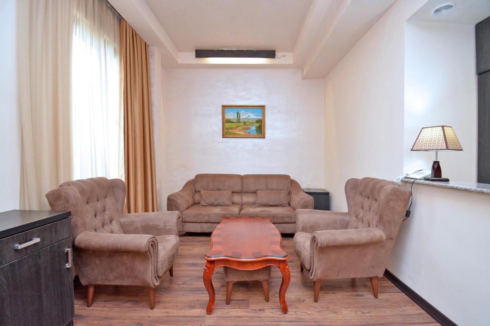 Hotel Partiez Erivan Dış mekan fotoğraf