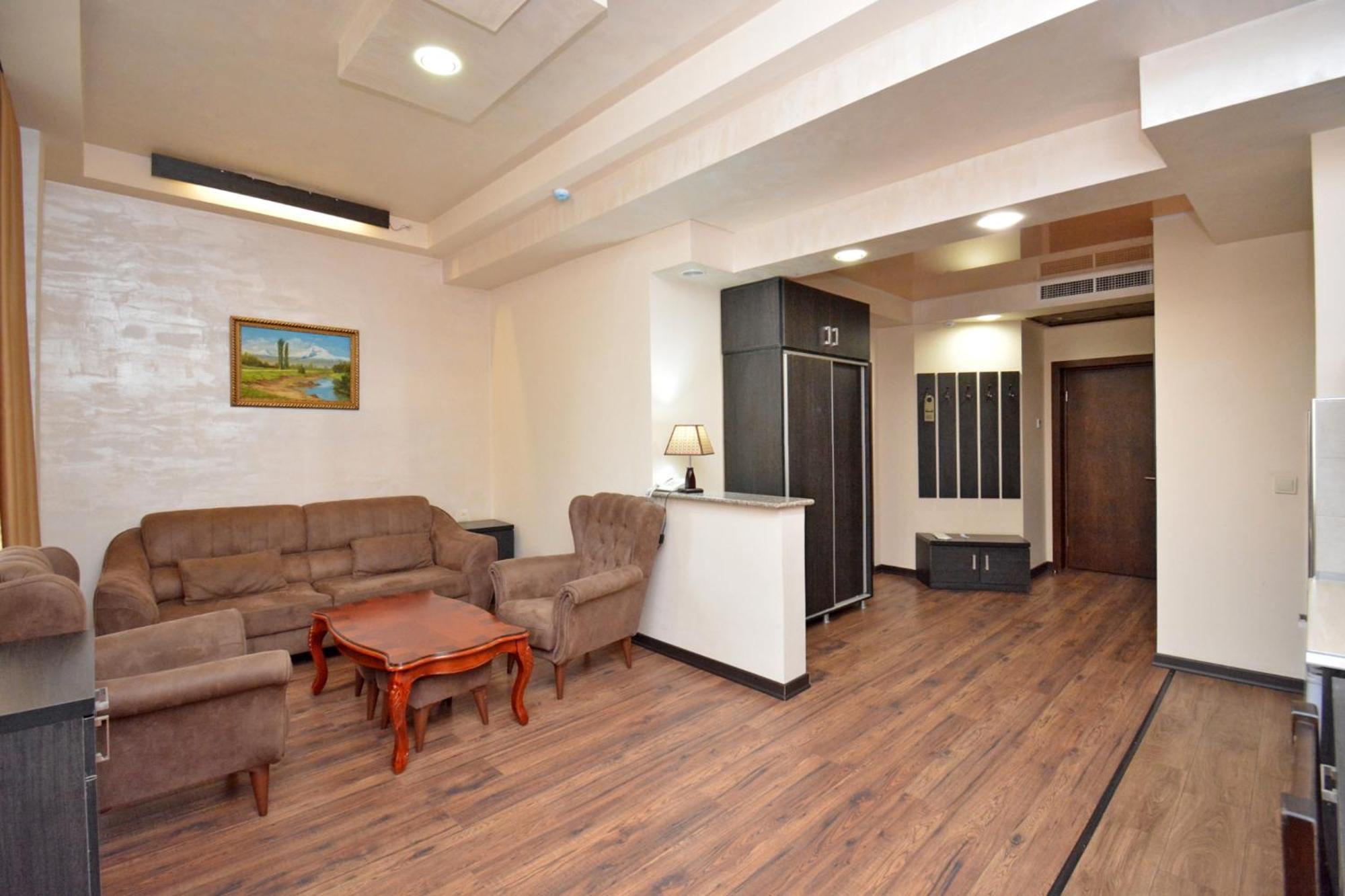 Hotel Partiez Erivan Dış mekan fotoğraf