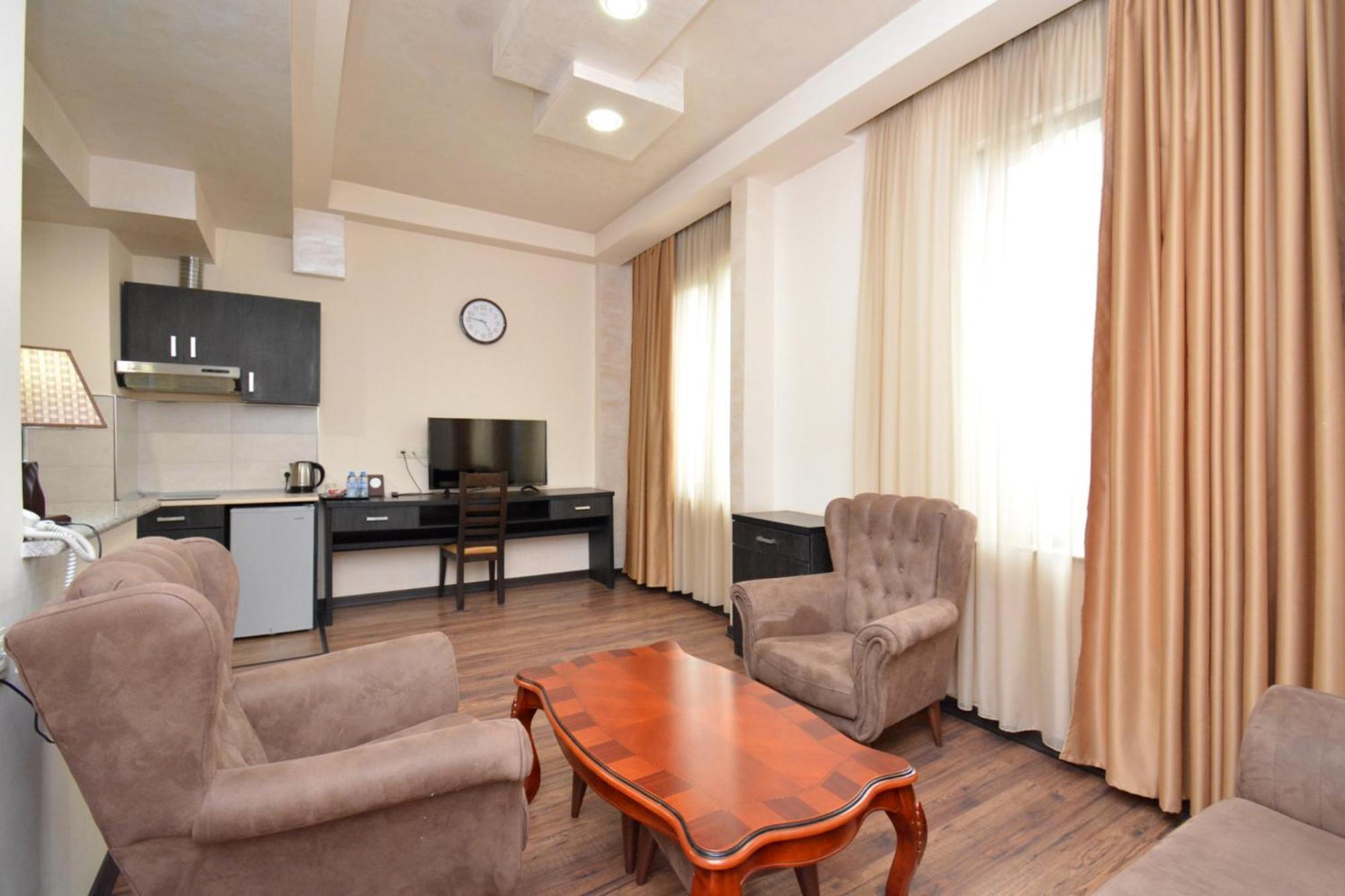 Hotel Partiez Erivan Dış mekan fotoğraf