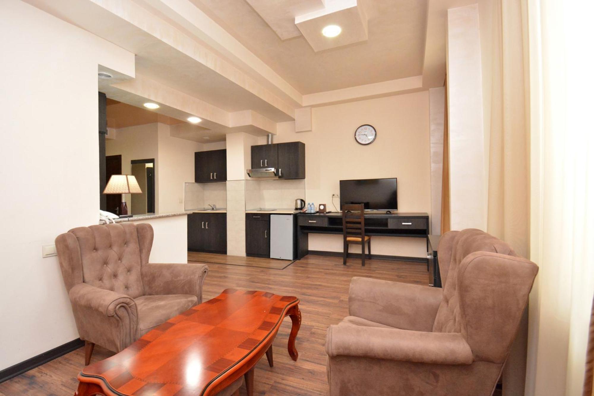 Hotel Partiez Erivan Dış mekan fotoğraf