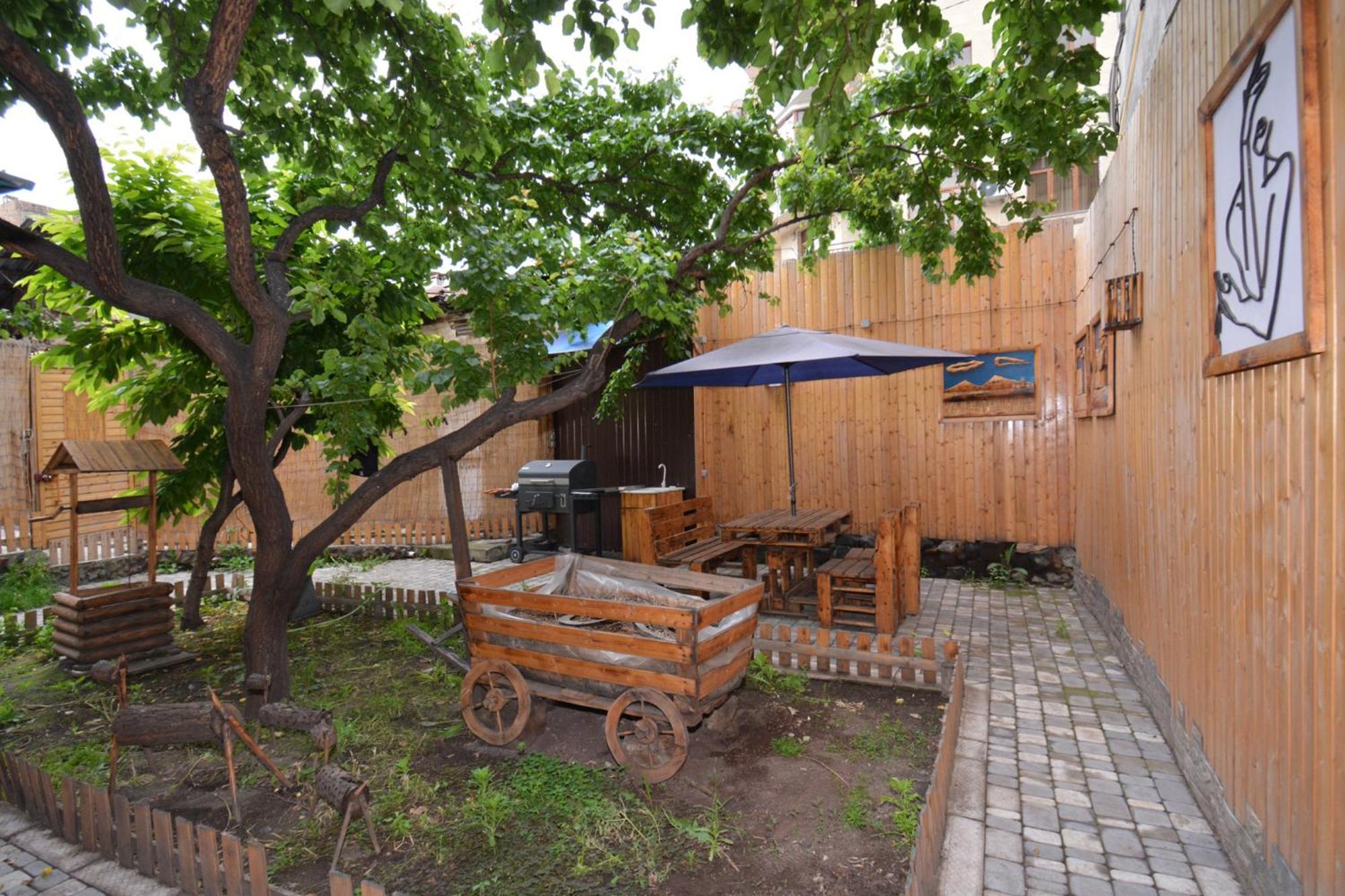 Hotel Partiez Erivan Dış mekan fotoğraf