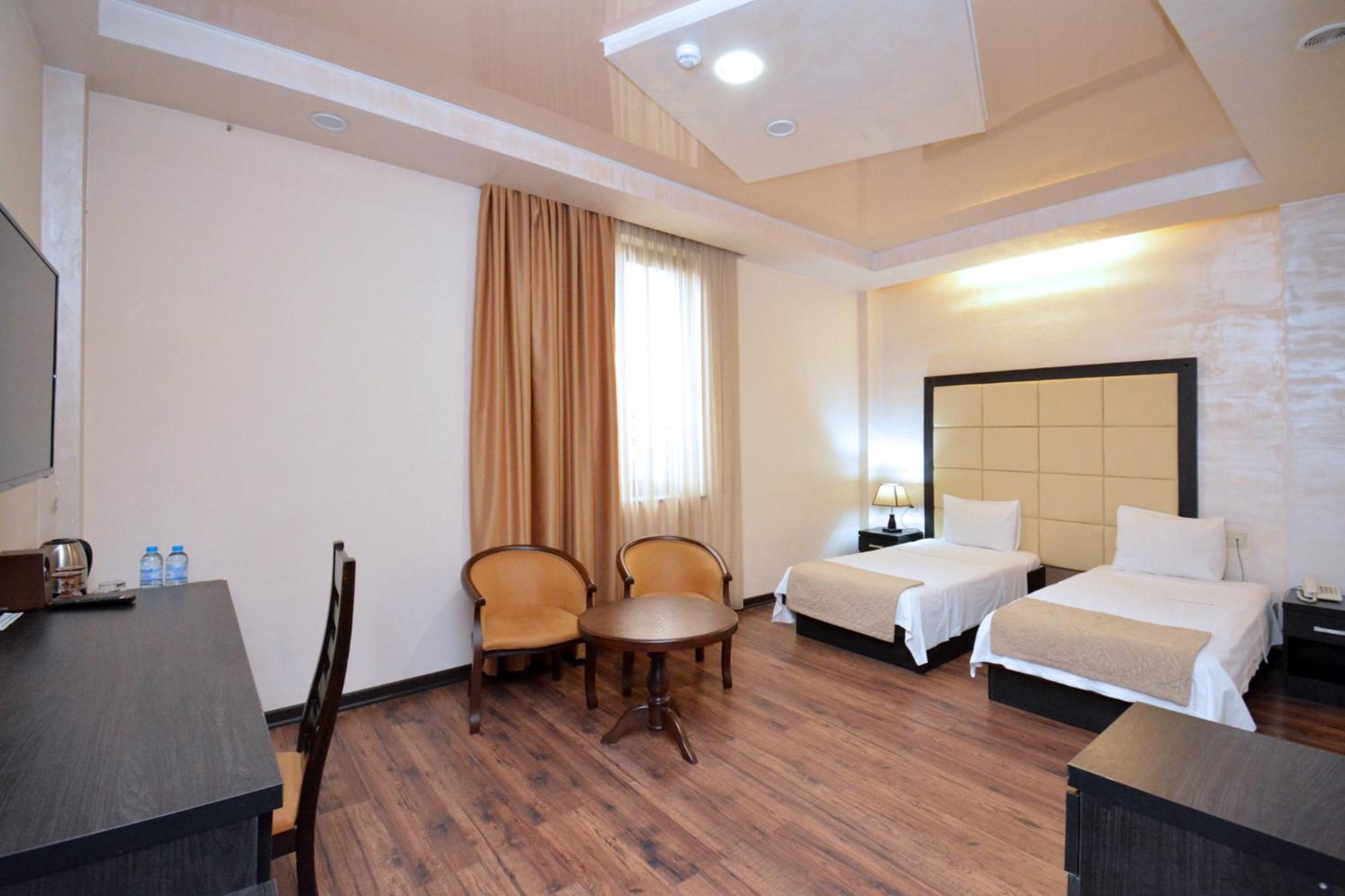 Hotel Partiez Erivan Dış mekan fotoğraf