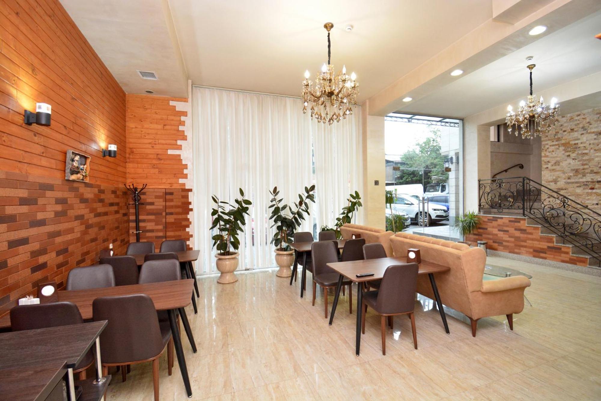 Hotel Partiez Erivan Dış mekan fotoğraf