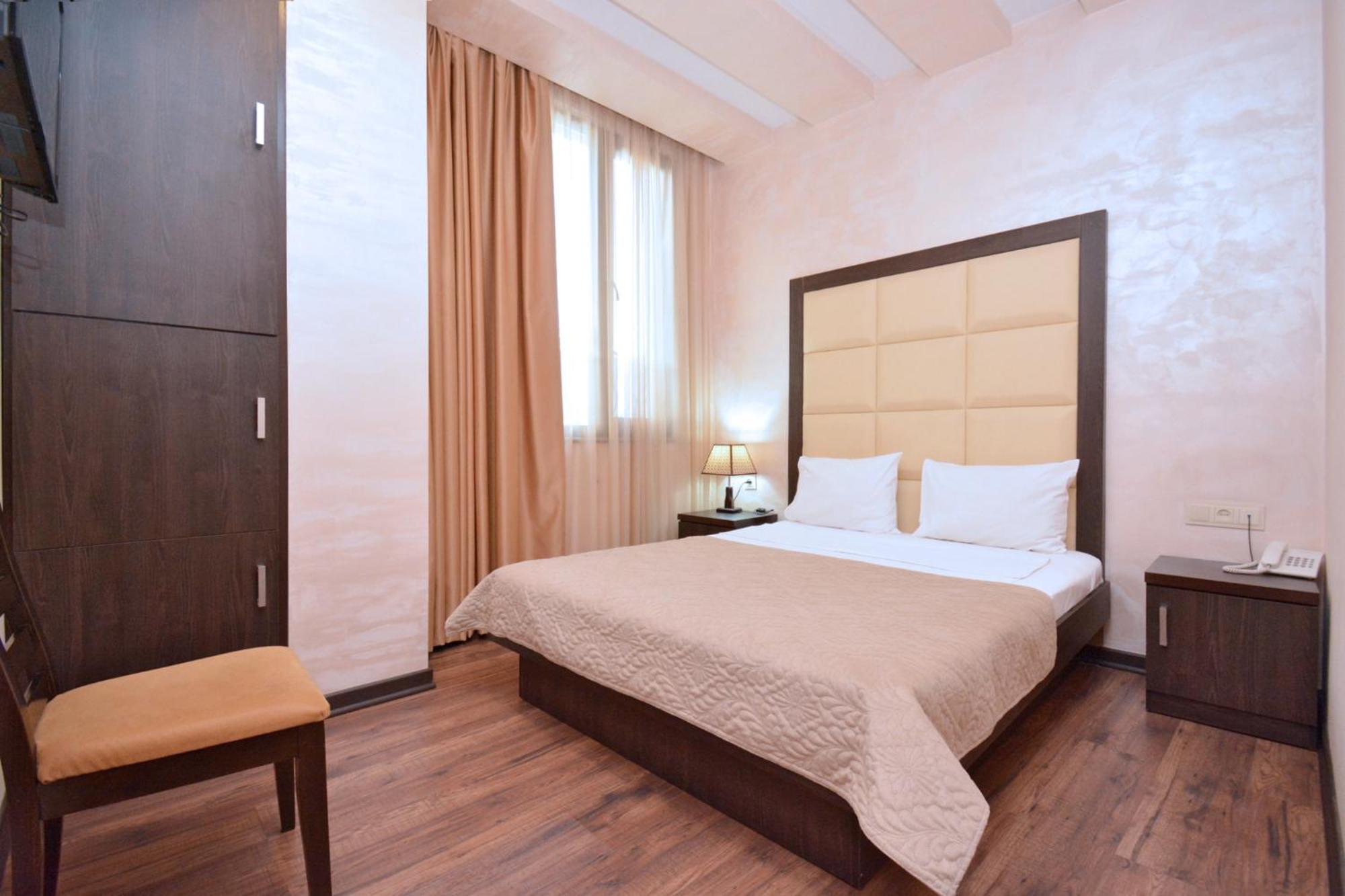 Hotel Partiez Erivan Dış mekan fotoğraf