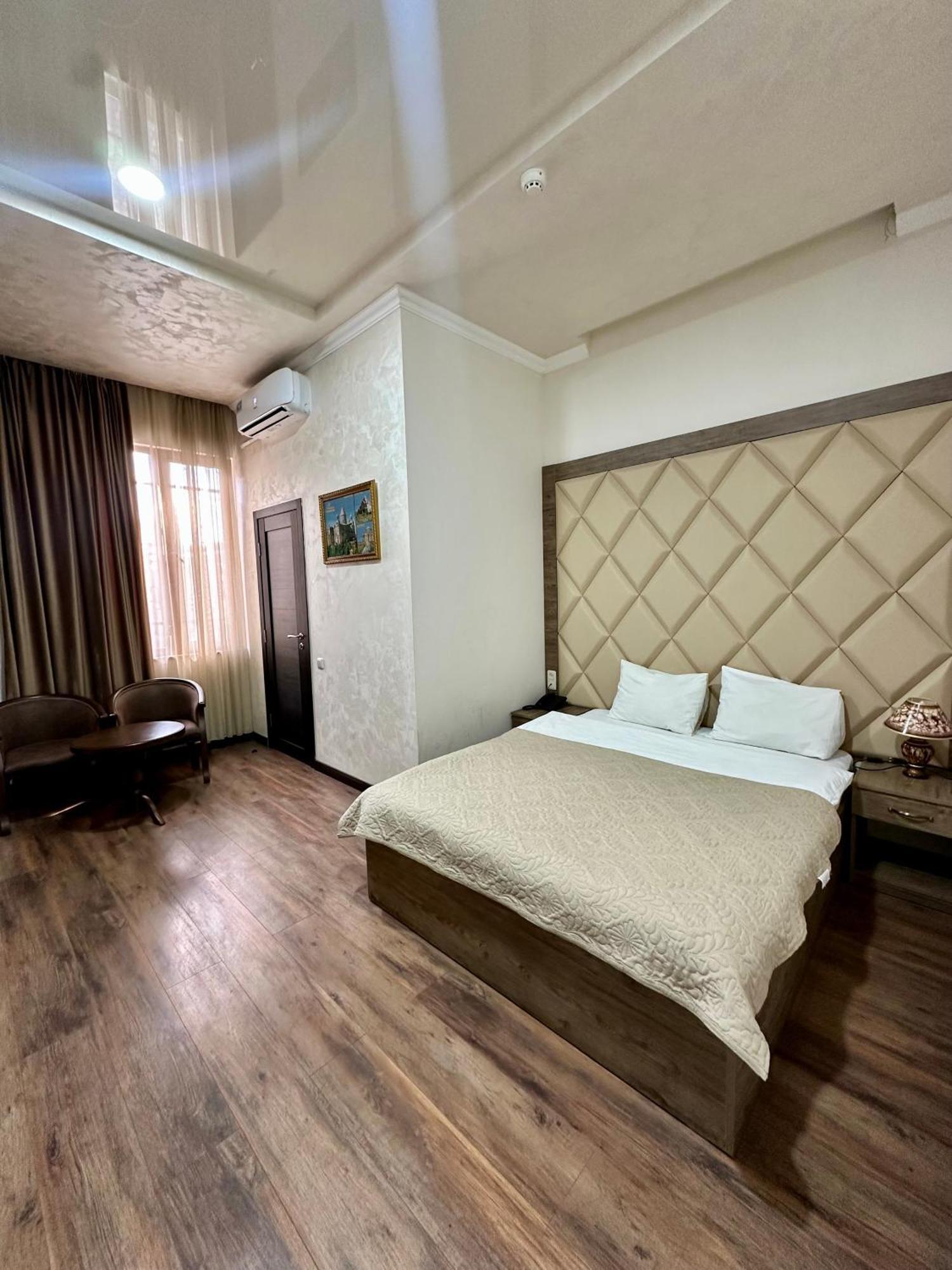 Hotel Partiez Erivan Dış mekan fotoğraf